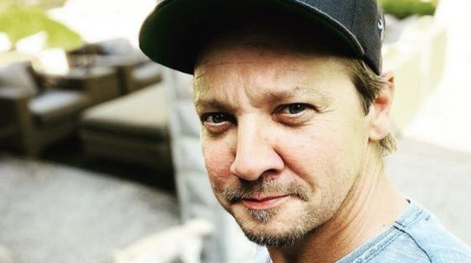 Jeremy Renner posta tratamento em câmera hiperbárica após grave acidente